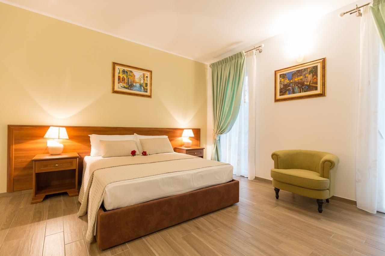 Villa Cavour Комакио Екстериор снимка