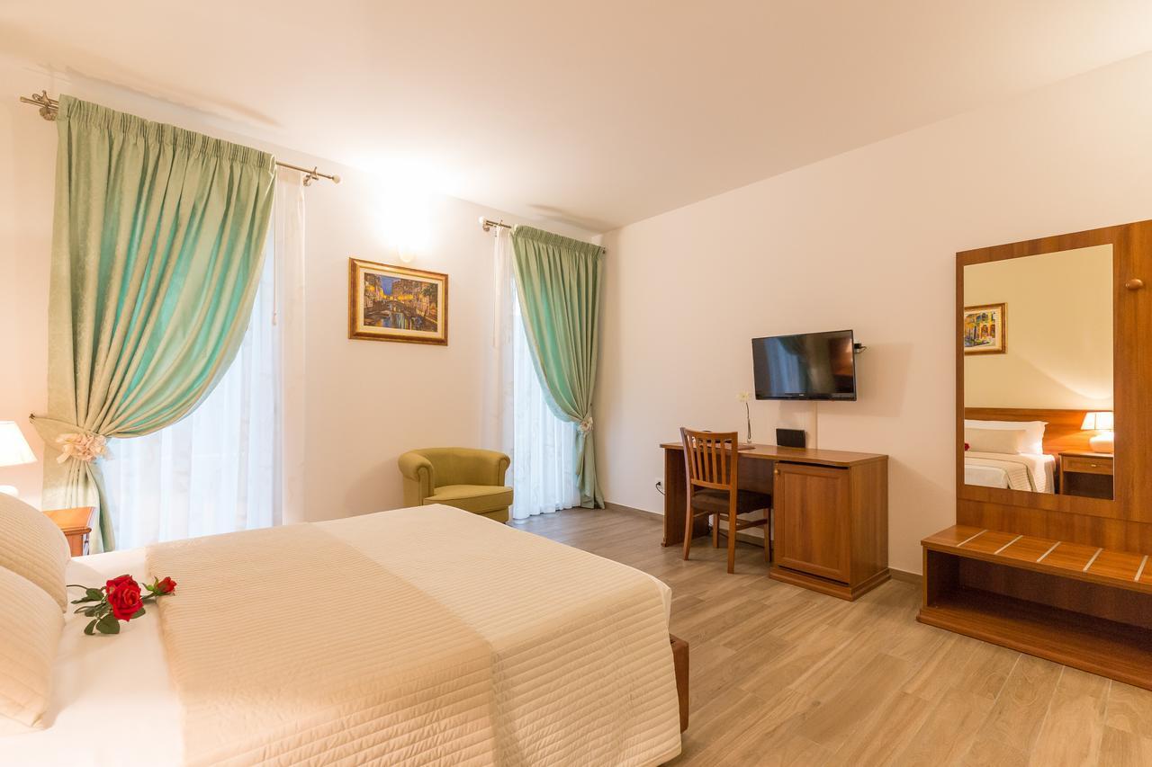 Villa Cavour Комакио Екстериор снимка