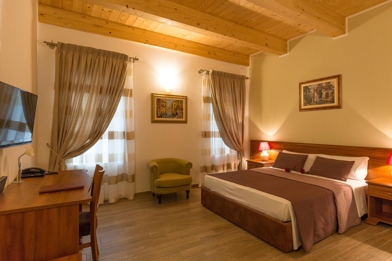 Villa Cavour Комакио Стая снимка